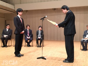 山本雄一（左）中川俊郎日本現代音楽協会副会長